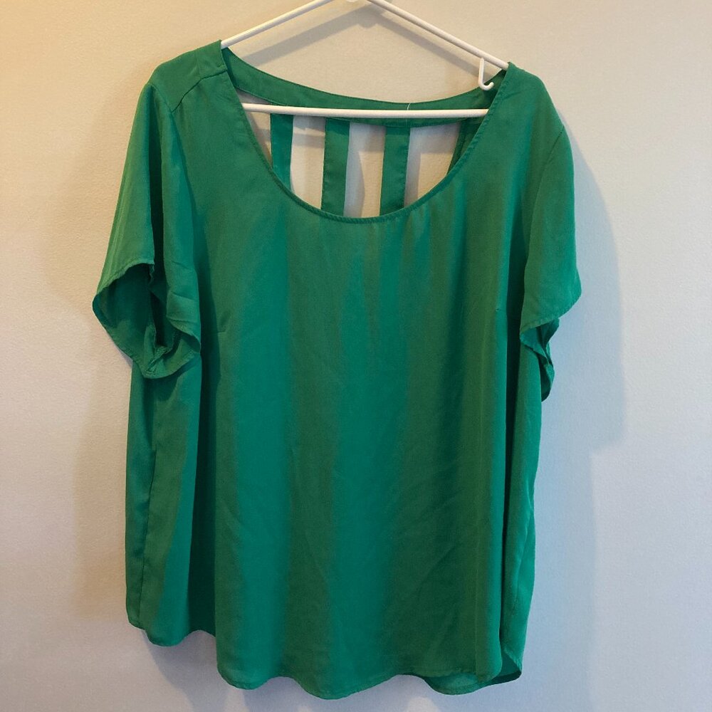 🦋 3/$25 Torrid Bright Green Top